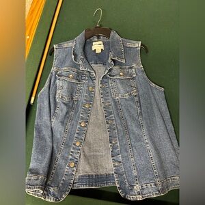 Christopher & Banks Women’s Dark Blue Denim Vest, size X, excellent condition.
